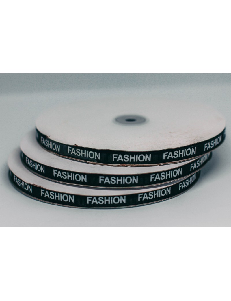 Лента стропа FASHION  1,5 см в упак1 метраж50  арт 7213 черный белые буквы